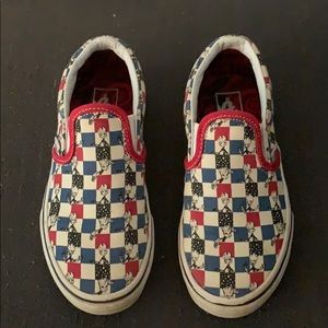 Groot slide-on, checkerboard Vans.